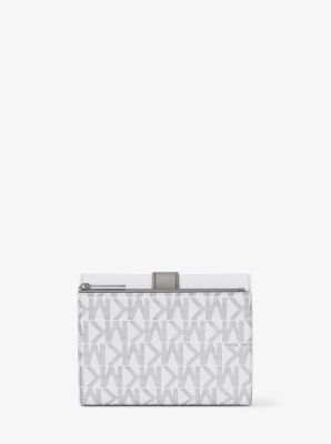 Billetera Greenwich mediana con tres pliegues y logotipo exclusivo