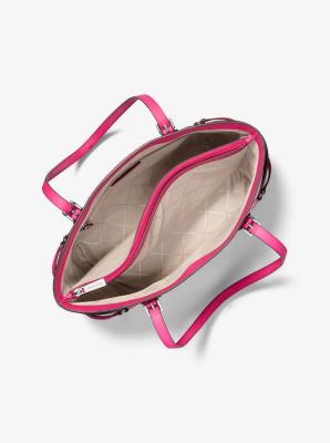 Bolso tote Voyager grande de cuero saffiano image number 1