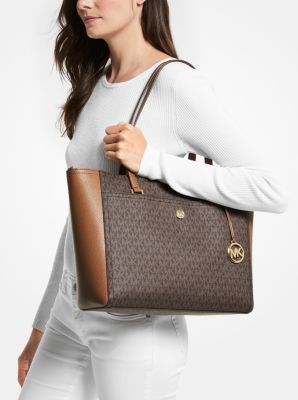 Michael Kors Maisie Medium Pebbled Leather 3-in-1 Crossbody Bag In