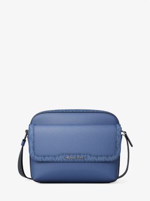 Bandolera Cooper mediana para cámara de piel granulada y logotipo exclusivo