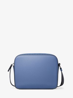 Bandolera Cooper mediana para cámara de piel granulada y logotipo exclusivo