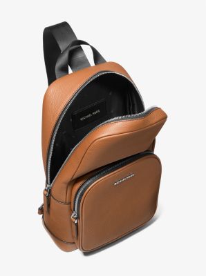 Mochila bandolera Cooper de piel granulada in LUGGAGE | Michael Kors