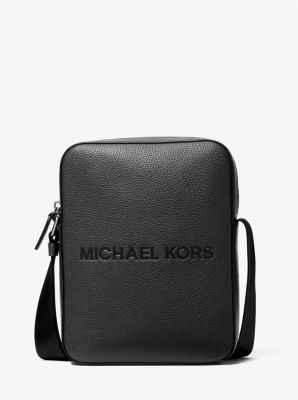 Bolso messenger Cooper de piel granulada con logotipo en relieve image number 0