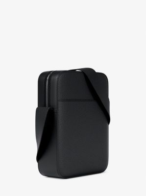 Sac messager Cooper en cuir grain&eacute; et gaufr&eacute; &agrave; logo in NOIR | Michael Kors