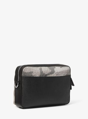 Cooper Printed Denim and Leather Zip-Up Camera Bag in NEGRO | Michael Kors