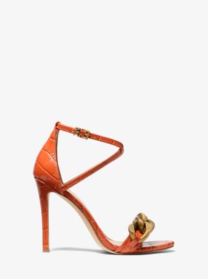 Sandalia Scarlett de cuero con estampado de cocodrilo y eslabones in NARANJA ESPECIA | Michael Kors