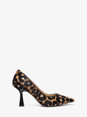 Sapato pump em pelo de bezerro com estampado de leopardo Clara image number 1