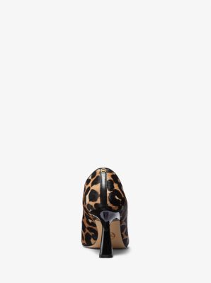 Sapato pump em pelo de bezerro com estampado de leopardo Clara image number 2