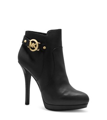 Wyatt Logo Leather Ankle Boot | Michael 