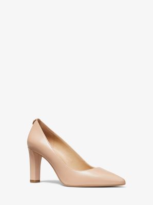 Arriba 39+ imagen michael kors abbi leather flex pumps