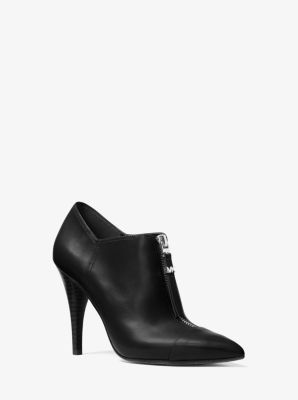 Arriba 85+ imagen michael kors andi bootie