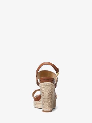 【Michael Kors】Farrah レザー ウェッジ サンダル Farrah Leather Wedge Sandal | Michael Kors [US]