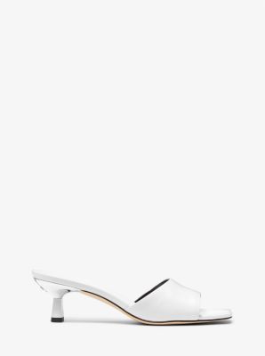 Sandalia Amal de charol con tac&oacute;n kitten in BLANCO INTENSO | Michael Kors