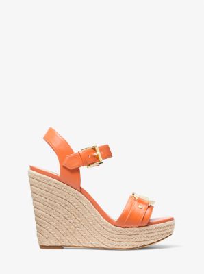 【韓国ブランド】25SS / ELBORN Rory Wedge Heel Karina 85 Golden – Alexandre Birman