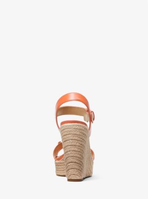 【韓国ブランド】25SS / ELBORN Rory Wedge Heel Rory Metallic Leather and Signature Logo Platform Sandal