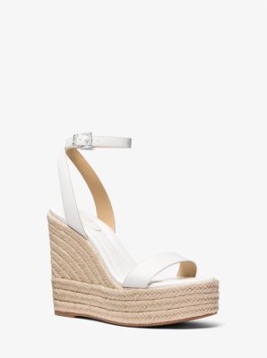 Sandalia Leighton de piel con cuña