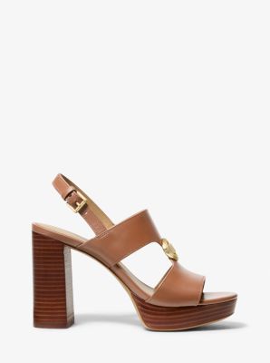 Sandalia Eric de piel con plataforma in LUGGAGE | Michael Kors