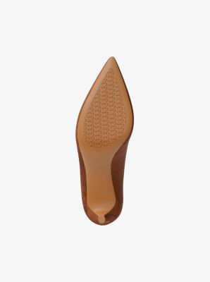 Zapato de sal&oacute;n Alina Flex de ante con motivo de cocodrilo en relieve