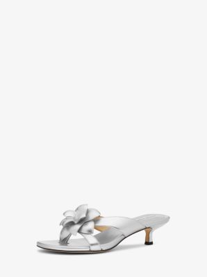 Sandale Jacie &agrave; petit talon en cuir m&eacute;tallis&eacute; &agrave; fleur