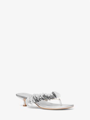 Michael Kors MK Sandale Loretta In Metallic-Optik Mit Pailletten - Silberton