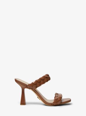 Sandalia Clara de piel sint&eacute;tica trenzada in LUGGAGE | Michael Kors