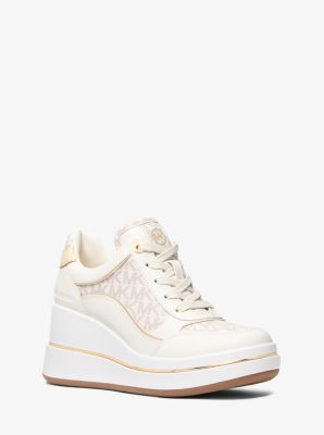 MK Sneaker Emmy Aus Signature-Logostoff Und Leder Mit Keilabsatz - Natur