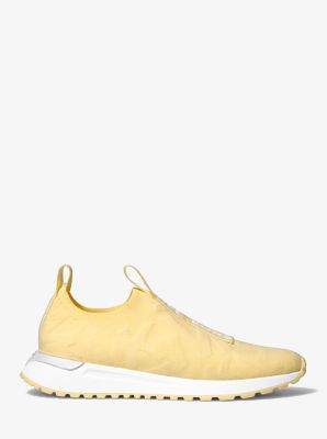 Espadrille &agrave; enfiler Bodie en tricot extensible gaufr&eacute; &agrave; logo in BOUTON D'OR | Michael Kors