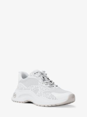 Levie Mixed-Media Trainer