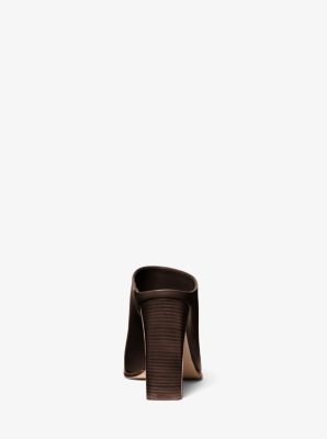 Sandalia con tal&oacute;n descubierto Natasha de piel