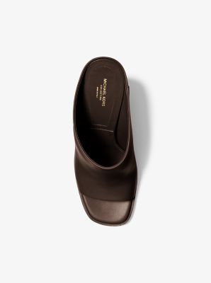 Sandalia con tal&oacute;n descubierto Natasha de piel