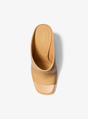 Sandalia con tal&oacute;n descubierto Natasha de piel