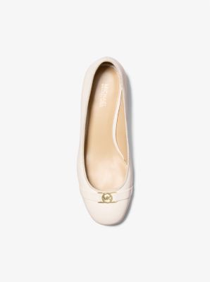 Zapatilla de ballet plana Mindy Flex de cuero in CREMA CLARO | Michael Kors