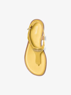 Sandale à plaque logo et à bride en T in JAUNE MARGUERITE | Michael Kors