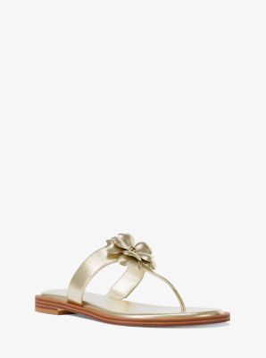 Sandale tong Callie m&eacute;tallis&eacute;e &agrave; ornements