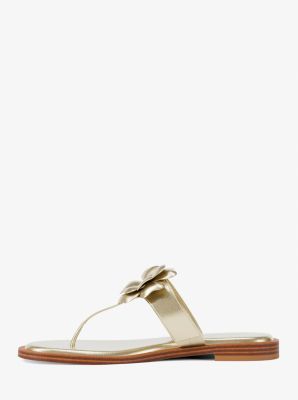 Sandale tong Callie m&eacute;tallis&eacute;e &agrave; ornements