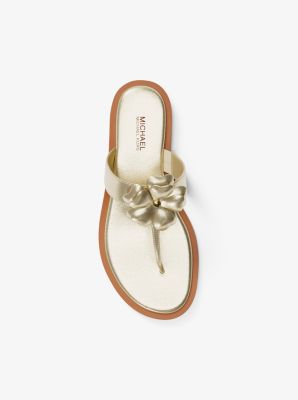 Sandale tong Callie m&eacute;tallis&eacute;e &agrave; ornements