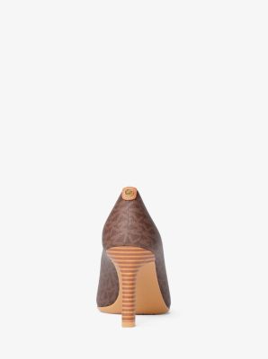 Willa Signature Logo Pump