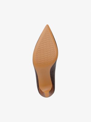 Willa Signature Logo Pump