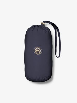Komprimierbarer Daunenmantel aus abgestepptem Nylon