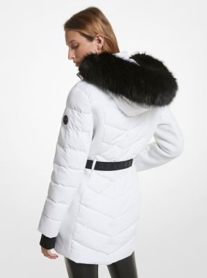 Manteau matelassé bordé de fausse fourrure