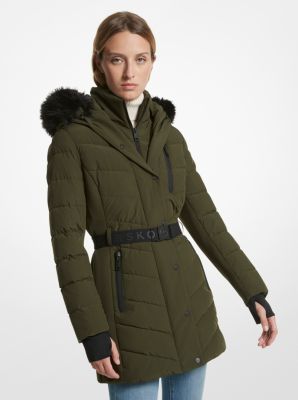 Manteau matelassé bordé de fausse fourrure