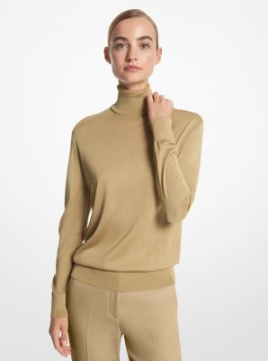 Joan Featherweight Silk Turtleneck Sweater in DUNE | Michael Kors