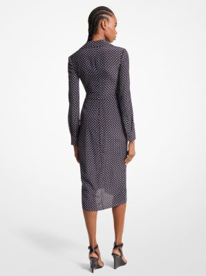 Hemdkleid aus Crêpe de Chine mit Punktmuster und Raffung