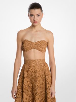 Top tipo bandeau de encaje floral bordado a mano