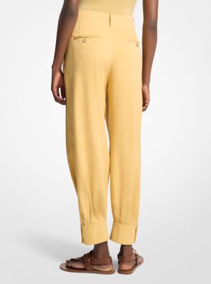 Pantal&oacute;n carrot con dobladillo de gabardina de seda