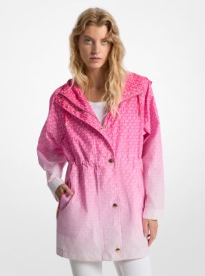 Anorak de tela cir&eacute; con capucha sombreada con logotipo impreso in PITAYA | Michael Kors