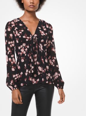 Top de georgette rosa con nudo y escote en V