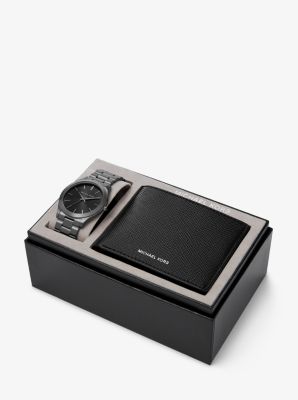 Coffret-cadeau composé d'une montre Slim Runway gris acier surdimensionnée et d'un portefeuille Jet Set en cuir à breloque image number 0