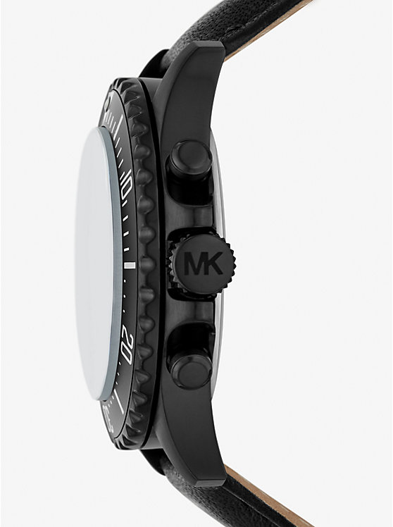 Montre Everest surdimensionnée noire à bracelet en cuir image number 1