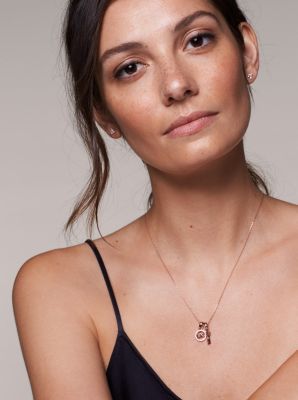 Adorno de logotipo de plata de ley con chapado en metales preciosos e incrustaciones in DORADO ROSA | Michael Kors